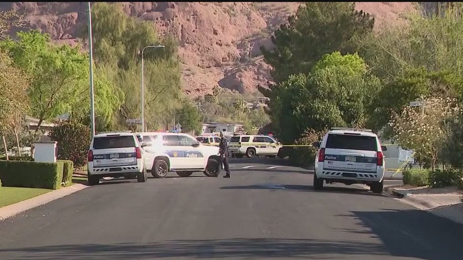 Shooting leaves 1 man dead in Phoenix neighborhood