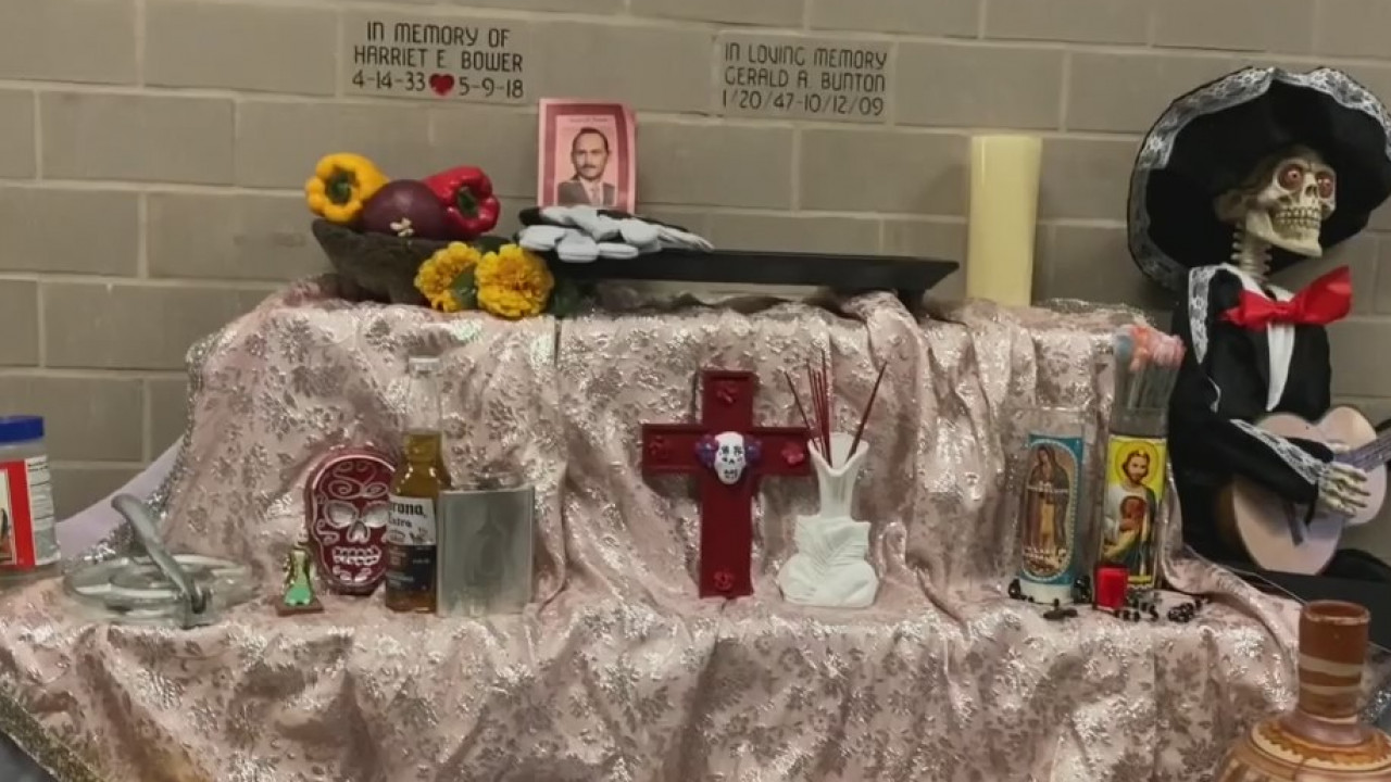 Making an altar at National Museum of Funeral History