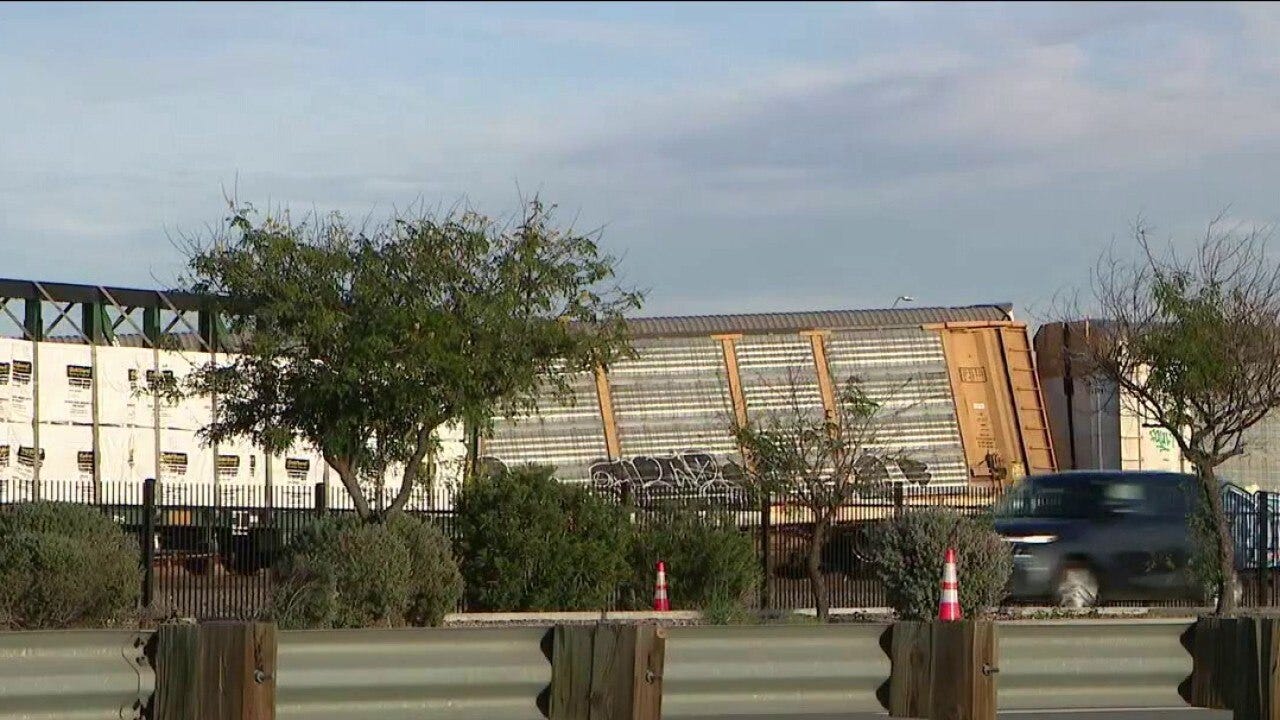 Train derailment shuts down part of U.S. 60 in El Mirage