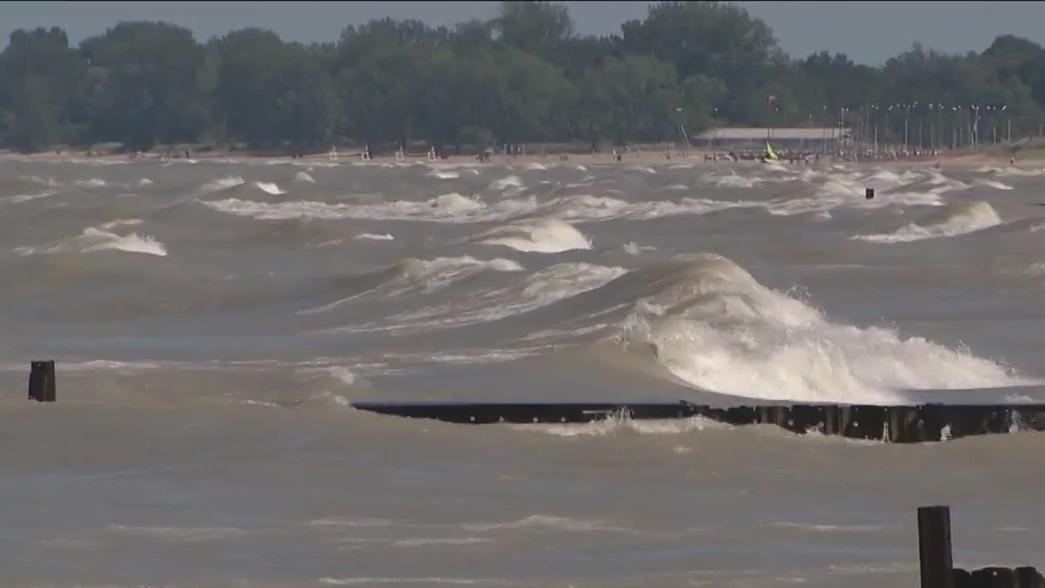 Search underway for swimmer missing from Winnetka beach