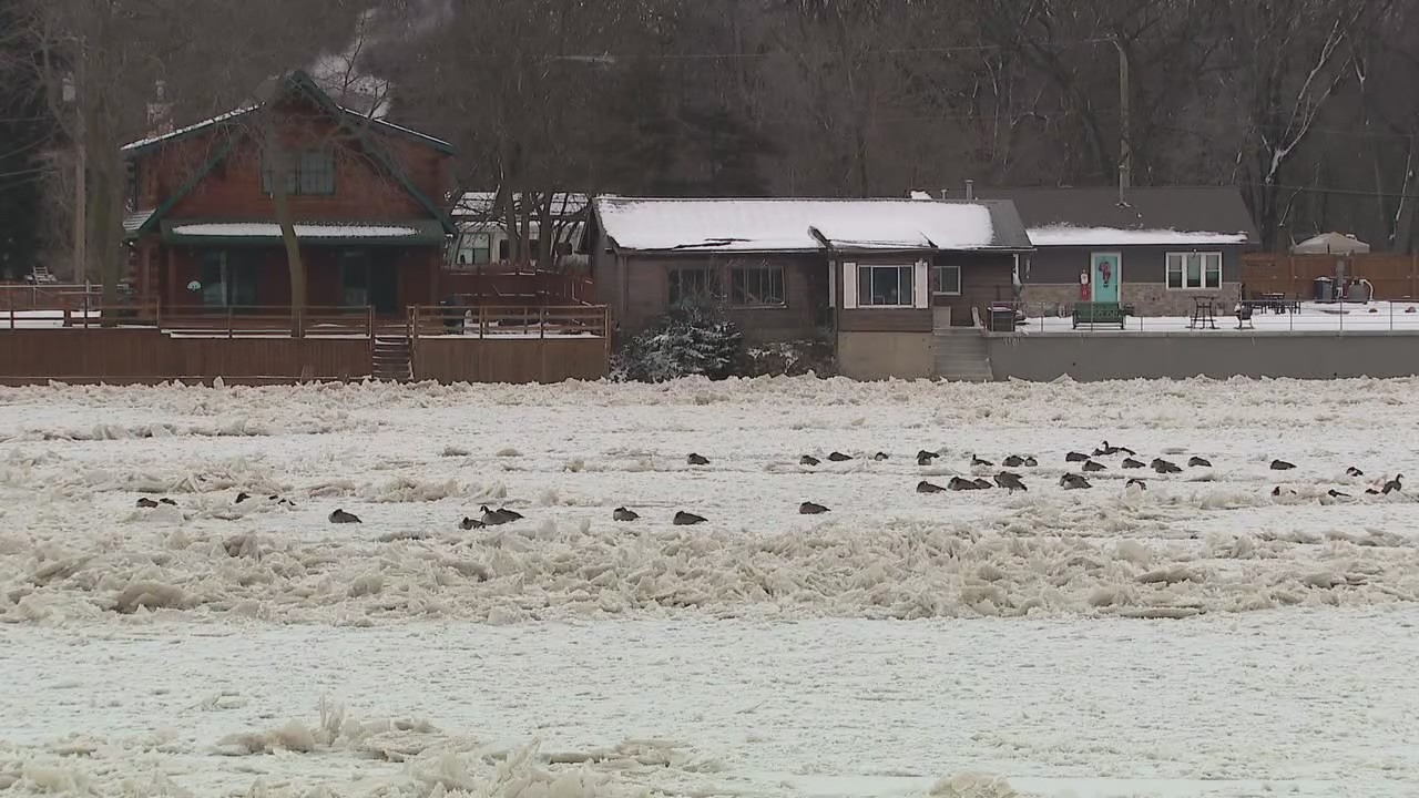 Ice jam floods roads in Wilmington, Illinois