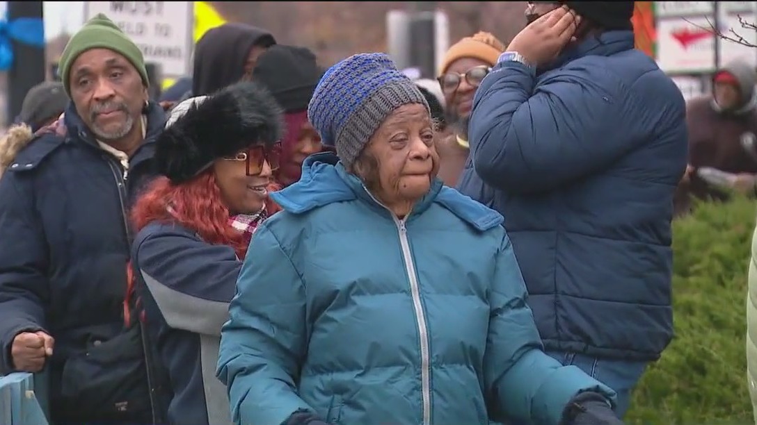 'Operation Blessing' serves thousands with hot meals on Chicago's South Side