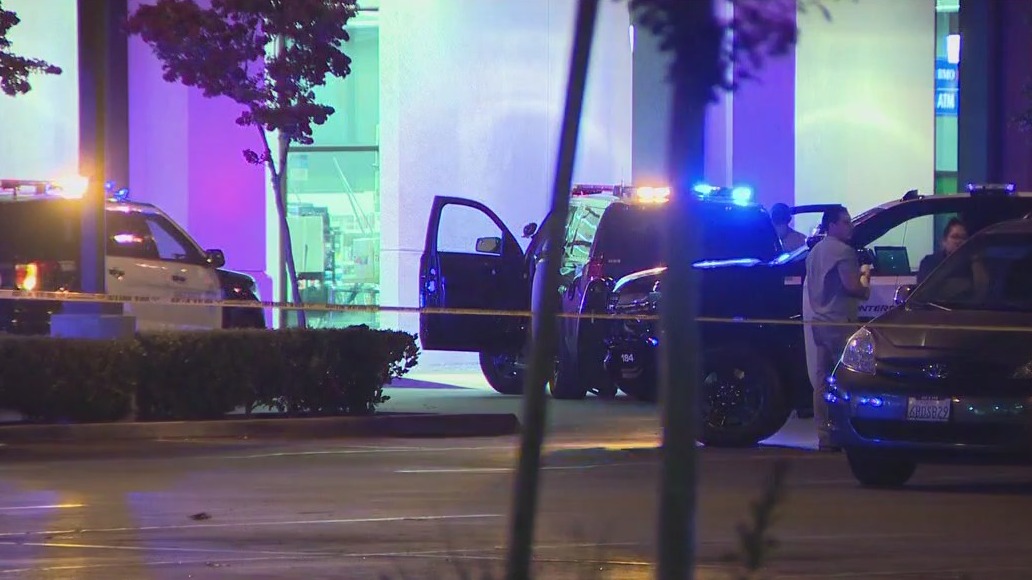 Cops lose police chase suspects in store