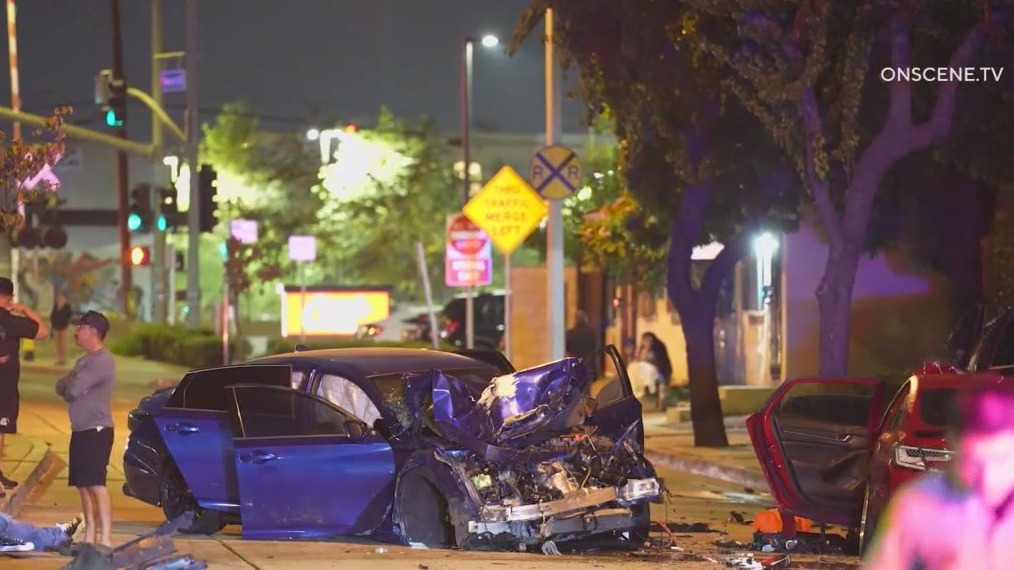 Street racing possibly linked to 6-car crash