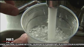 Residents call for mayor to go amid water crisis