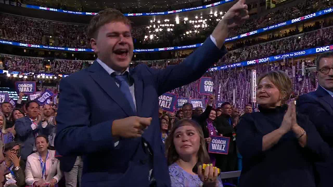 Gus Walz shouts ?That?s my dad!? at DNC nomination