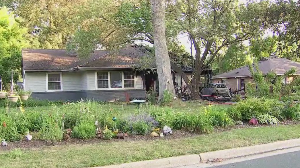 2 people escape Golden Valley house fire