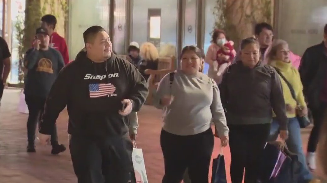 Last-minute shoppers hit Citadel Outlets