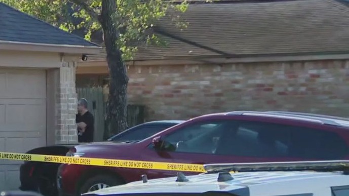 Off-duty Harris County deputy fatally shoots man outside his home