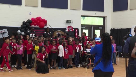 Falcons players lead gym classes with kids