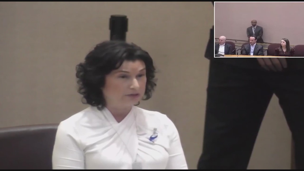 Disruption erupts as Chicago alderwoman addresses Holocaust Remembrance Day resolution