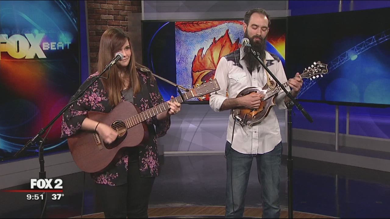 Folk duo Escaping Pavement previews Ferndale show on FOX 2