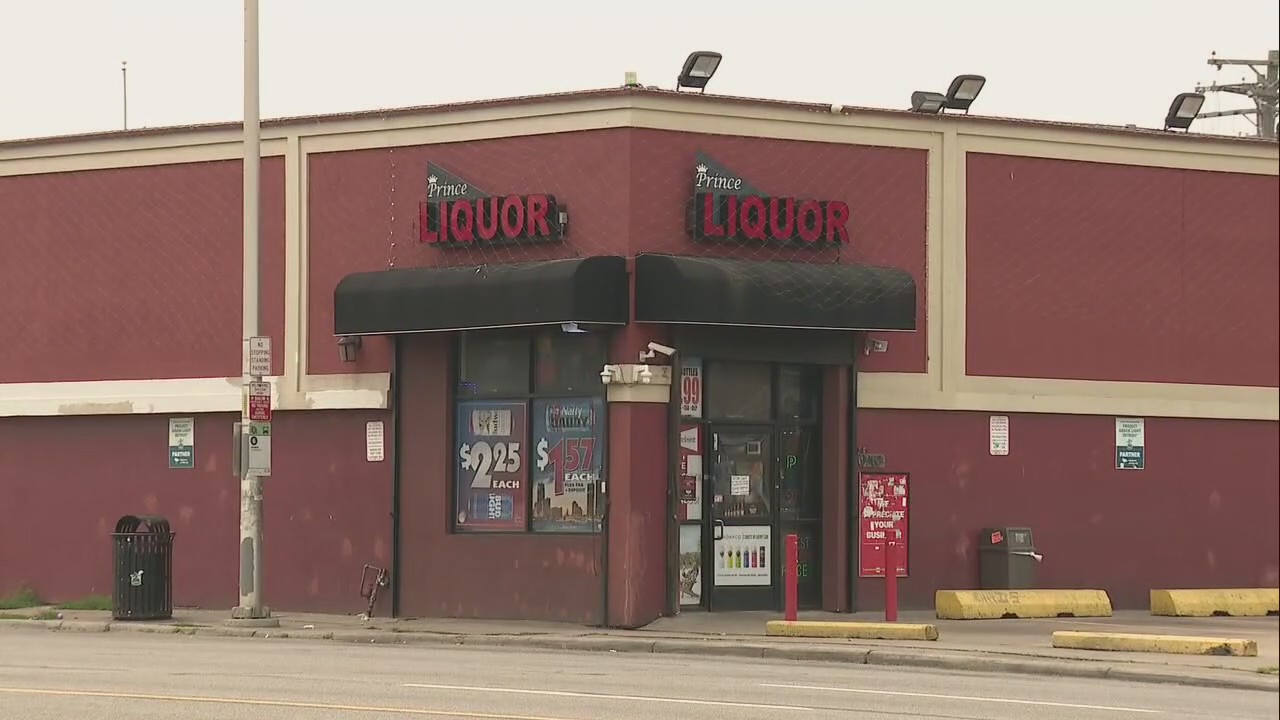 Elderly man stabbed multiple times outside Detroit liquor store