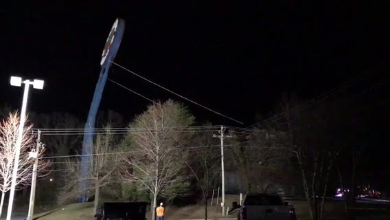 Potomac Mills sign removed by crews