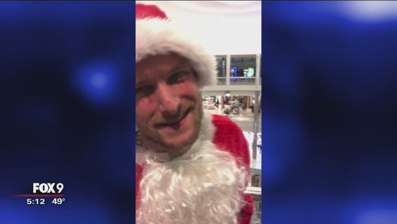 Mall of America 'Santa' drops $1,000 cash on shoppers