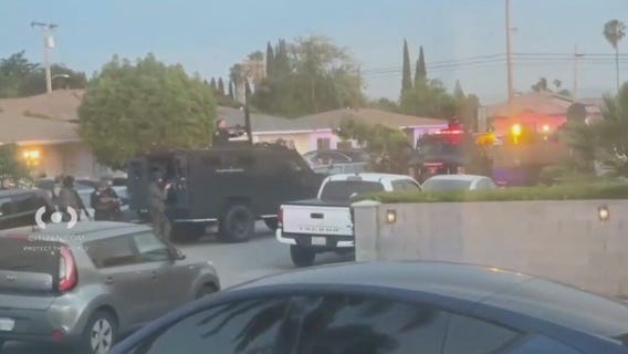 3 hurt, 2 being police officers, in shooting