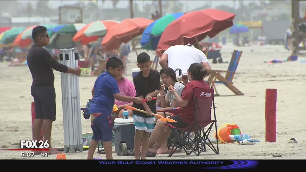 Beachgoers pack Galveston for first day of summer