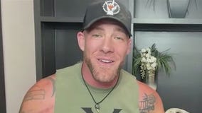 'Blue Crawler Brawler' wrestles alligator