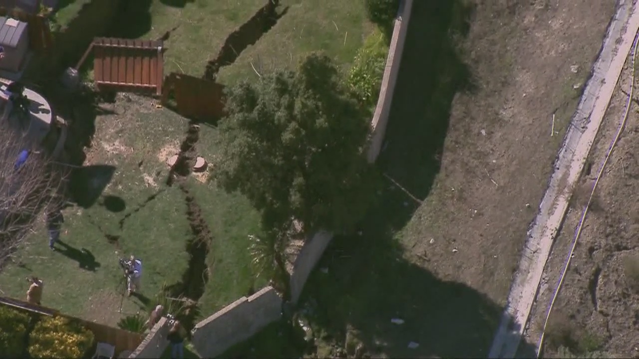 Threat of rain causes concern for residents with shifting backyards in Santa Clarita