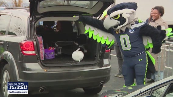 Hundreds of turkeys handed out at Tacoma Dome