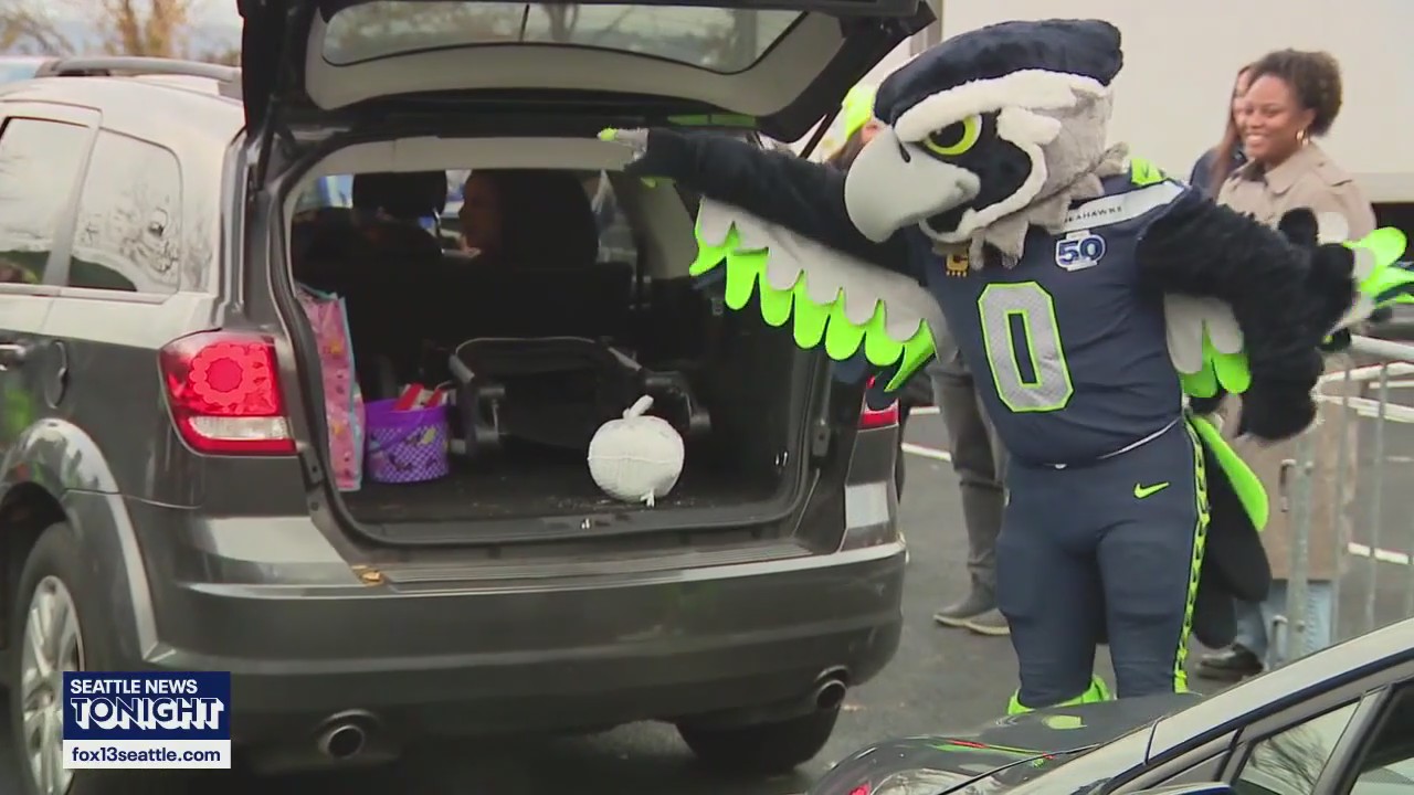 Hundreds of turkeys handed out at Tacoma Dome