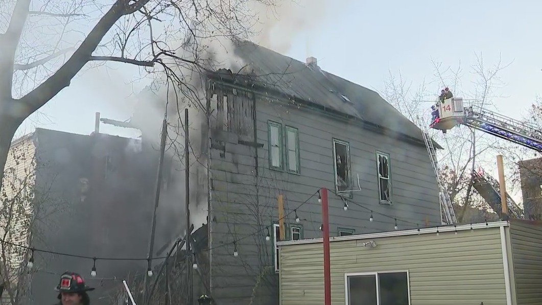 Crews battle fire at 3-story home in Logan Square | FOX 32 Chicago