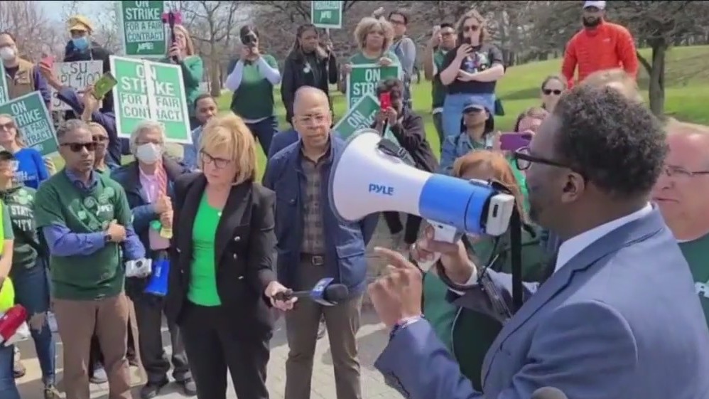 Mayor-elect Brandon Johnson joins striking faculty, staff at Chicago State University