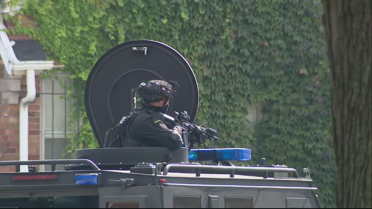 Barricaded suspect surrenders to Detroit Police after brief standoff ...