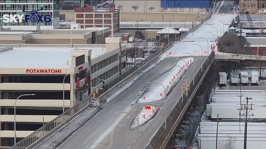 Milwaukee 16th Street viaduct fully closed