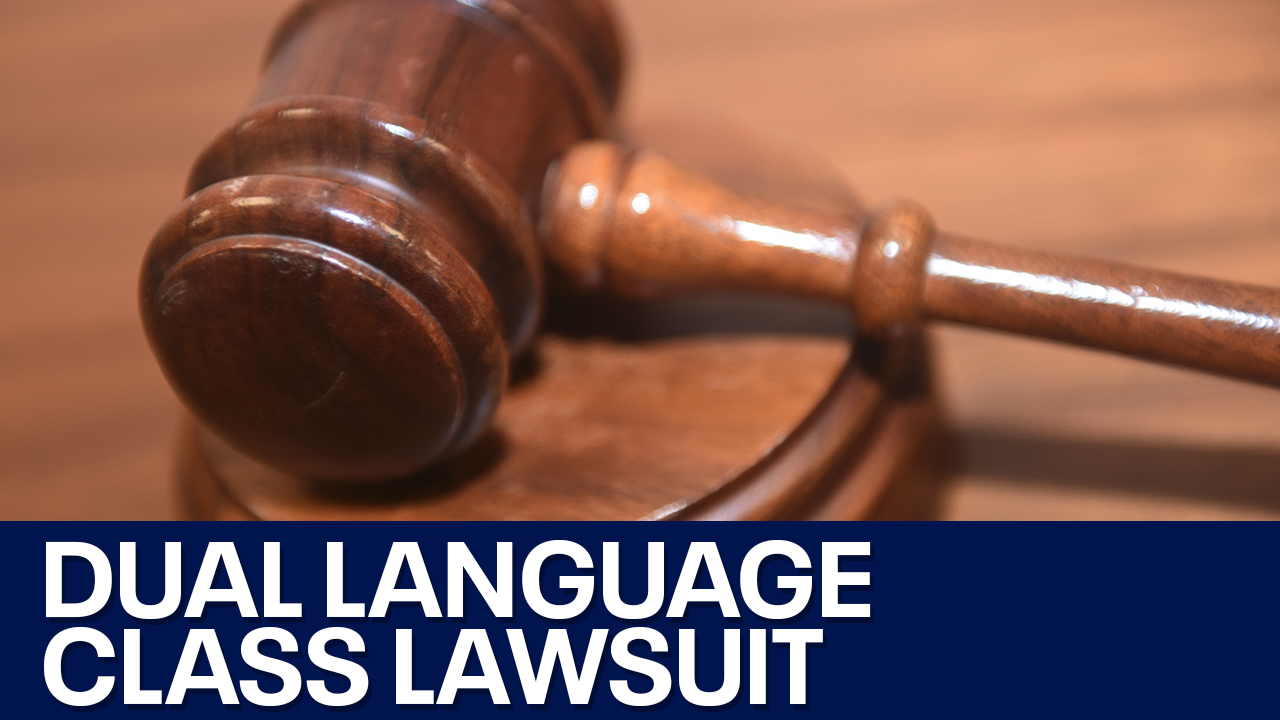 Woman sues Phoenix district over language program