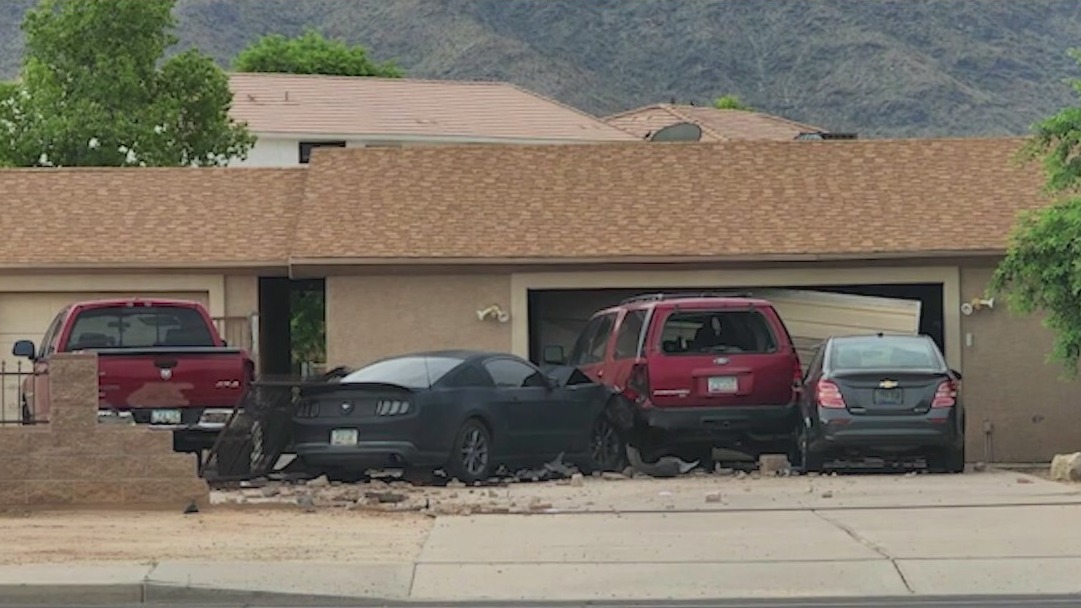 Suspects wanted in Phoenix hit-and-run involving stolen car