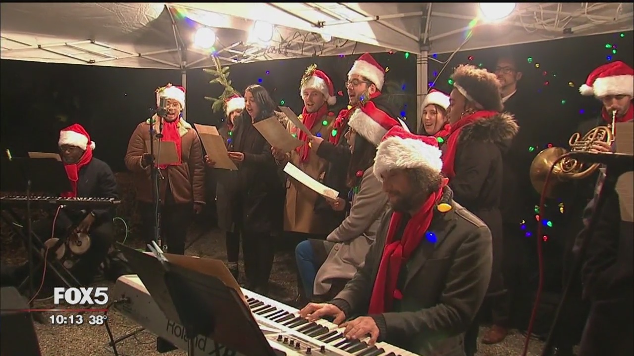 New Yorkers gather to celebrate Christmas in song