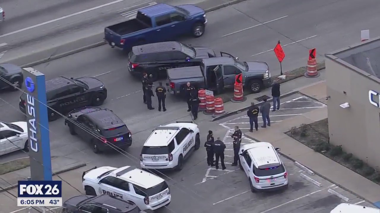 Police chase ends in Northeast Houston with two in custody