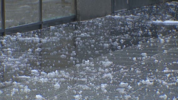 Chicago warns to watch for falling ice