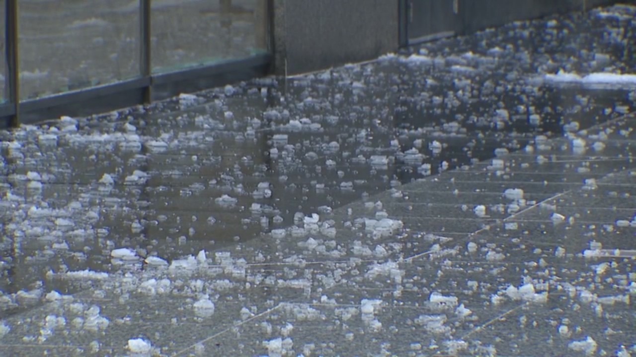 Chicago warns to watch for falling ice