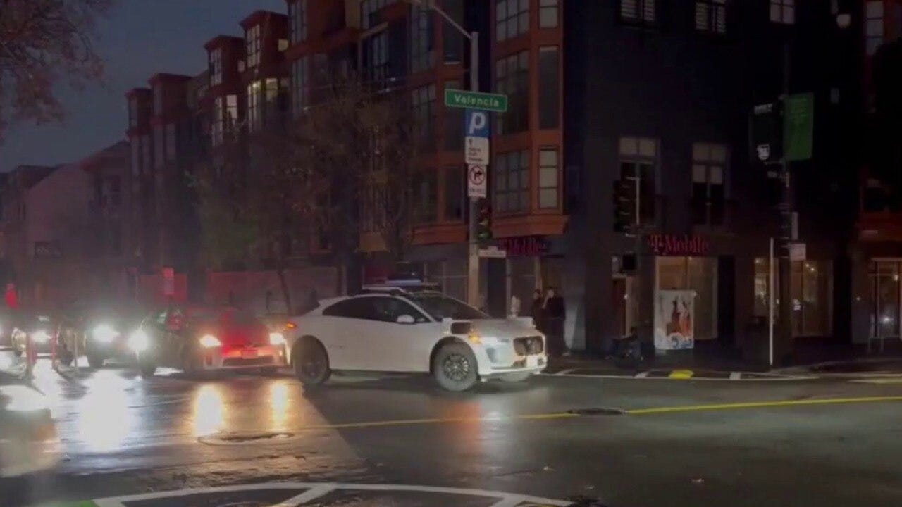 Power restored to much of San Francisco, City Hall still closed