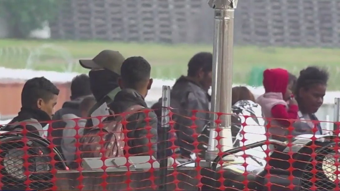 US cities overwhelmed with migrant arrivals