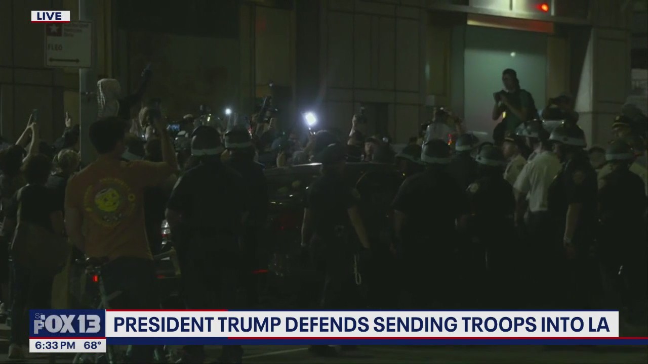 New York anti-ICE protest forms outside federal building