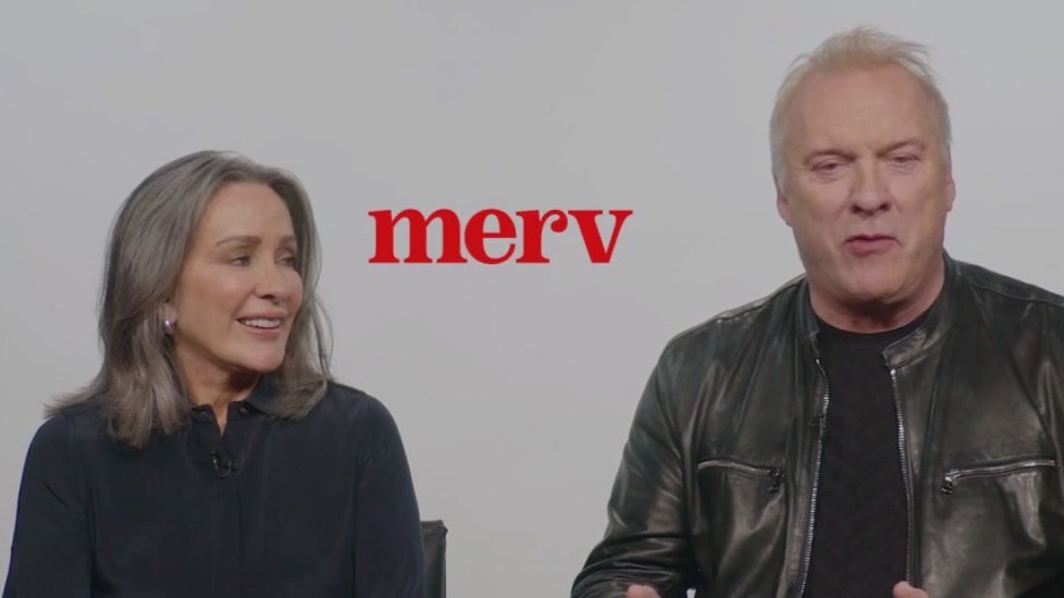 Gino talks with actors of 'Merv'