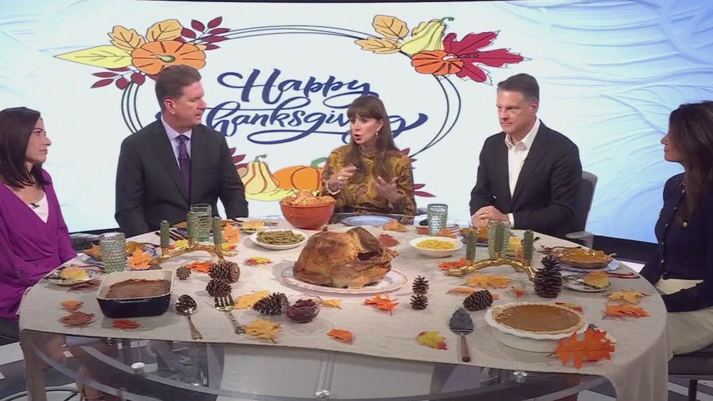 Thanksgiving dinner table etiquette: What to know