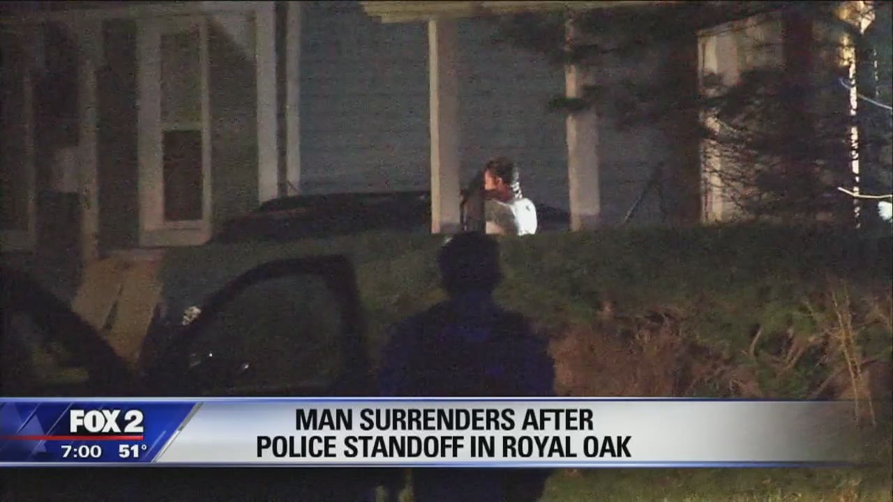 Man in custody after hours-long standoff with Royal Oak police