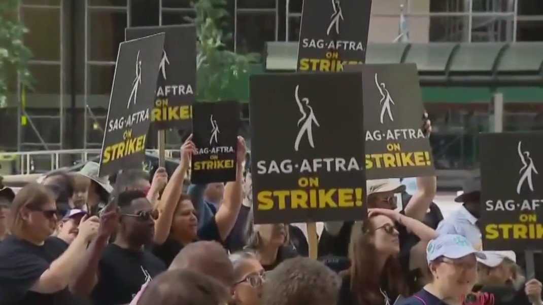 SAG-AFTRA, studios continue strike talks