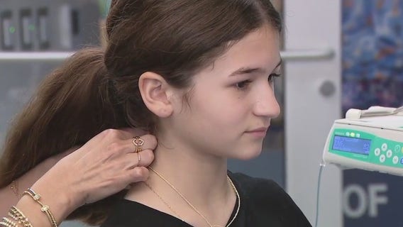 Cancer patients making jewelry