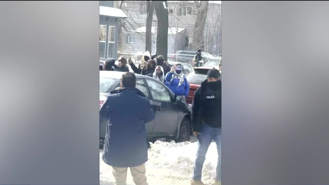ICE protests continue in Minneapolis, agents swarmed near Karmel Mall
