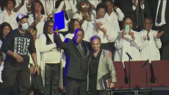 The Rev. James Meeks conducts final service at Salem Baptist Church