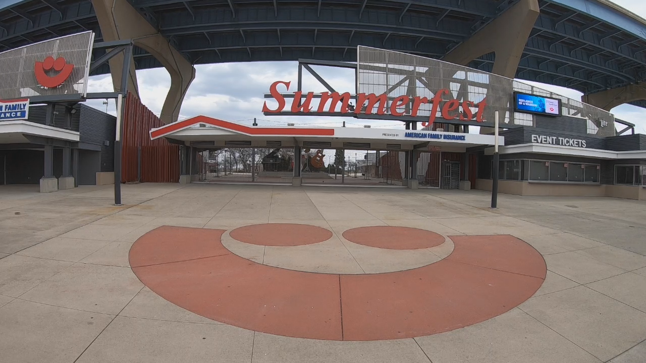 COVID-19 vaccine clinic opens at Summerfest grounds