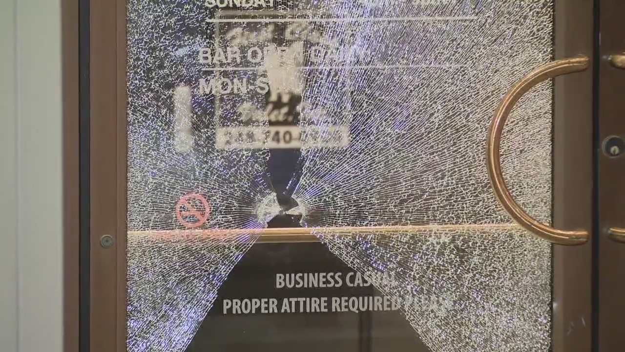 1 injured in shooting outside Ruth's Chris Steak House in Troy