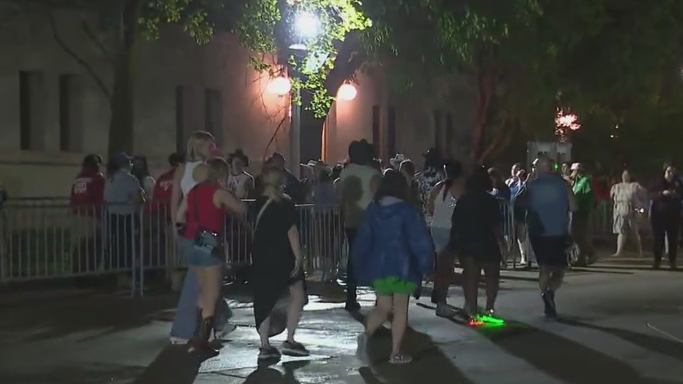 Fans let back inside Soldier Field for Beyonc? concert after weather delay