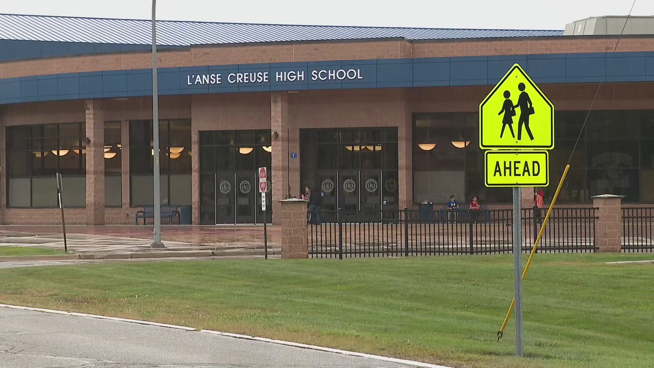 L'anse Creuse High School locked down due threat on WiFi network