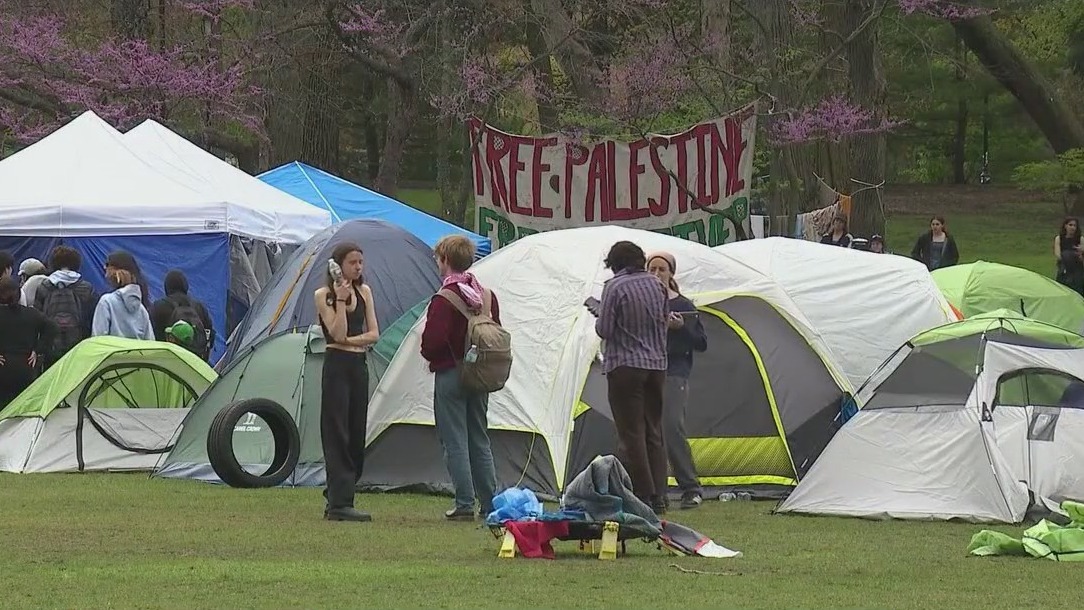 Pro-Palestinian protesters plan to spend night on DePaul's campus